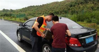 洪湖永福道路救援